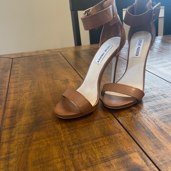 STEVE MADDEN HEELS size 7 - Picture 3 of 3